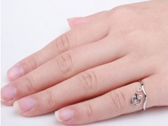 女生左手戴尾戒有什么含义？