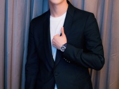 张艺兴佩戴CHAUMET珠宝亮相“成龙动作电影周之夜”