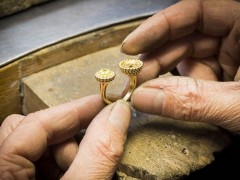 梵克雅宝Van Cleef & Arpels 推出 Perlée 珠宝新作：双石戒指与钻石球