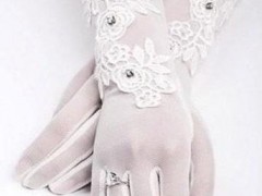 不同款的结婚钻戒应该搭配怎样的手套?