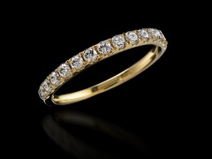 圣诞献礼：Diamondland 婚戒创造简约风格
