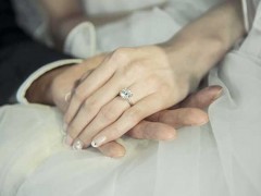 林丹、谢杏芳以蒂芙尼经典铂金钻戒情定终生