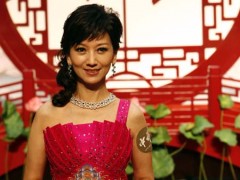 赵雅芝出席中艺（香港）杭州万象城店开幕礼