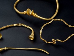 英国发现最古老铁器时代黄金珠宝「Leekfrith Torcs」