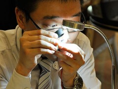 教你正确分辨钻石的真假 鉴定钻石最科学的方法