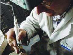 钻石戒指保养的方法和技巧