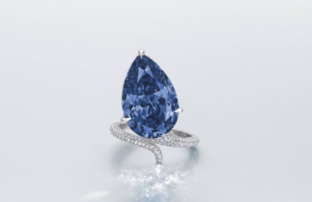 顶级艳彩蓝钻The Mellon Blue拍得1.8亿人民币 续写顶级天然钻石的传世价值与永恒之美