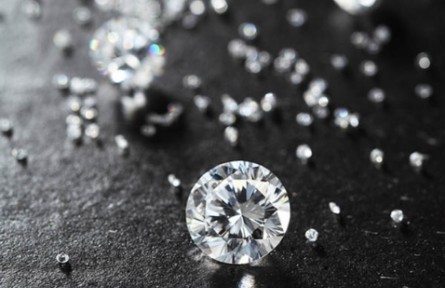 合成钻石和天然钻石的化学成分一样吗？揭开价值本质的差异