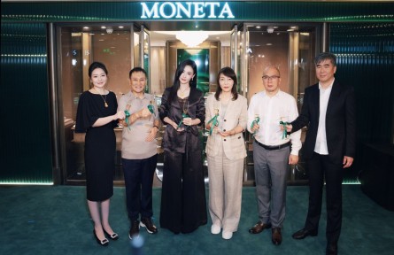 MONETA品牌大使张柏芝，为MONETA北京国贸商城精品店20年焕新庆祝揭幕
